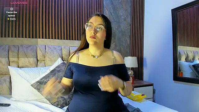 aria kai  online show from March 23, 2026, 1:48 pm