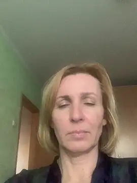 Snapshot of VeltaMur975 chatting on February 21, 2026, 3:02 pm VeltaMur975 online show from February 21, 2026, 3:02 pm