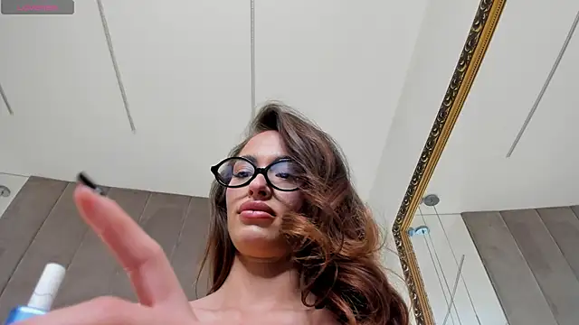 Snapshot of EvaK_ chatting on March 4, 2026, 5:35 am EvaK online show from March 4, 2026, 5:35 am