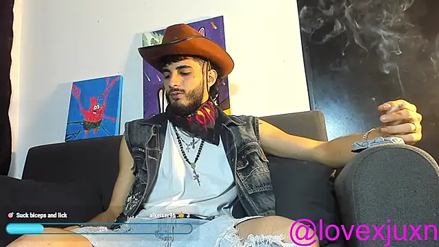 Snapshot of LovexJuxn8 chatting on March 3, 2026, 7:31 pm LovexJuxn8 online show from March 3, 2026, 7:31 pm