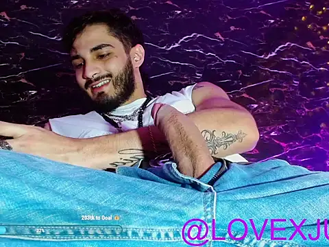 LovexJuxn8 online show from April 9, 2026, 6:35 pm