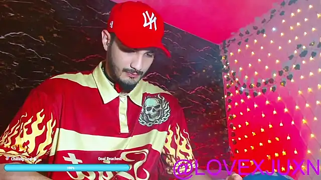 LovexJuxn8 online show from June 4, 2026, 9:32 pm