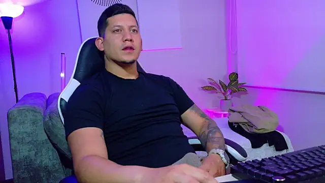 Snapshot of _robertobaggioo chatting on July 23, 2026, 12:36 pm robertobaggioo online show from July 23, 2026, 12:36 pm