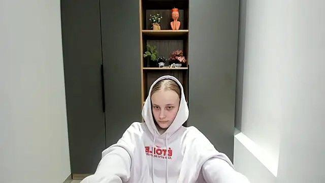 KirstinMcgeady online show from February 14, 2026, 8:44 am