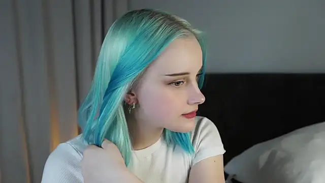 Snapshot of KirstinMcgeady chatting on May 23, 2026, 1:04 pm KirstinMcgeady online show from May 23, 2026, 1:04 pm