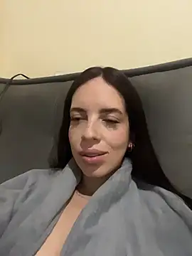 Snapshot of Larinhap chatting on July 1, 2026, 9:33 am Larinhap online show from July 1, 2026, 9:33 am