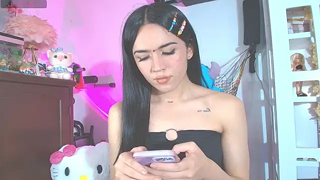 Yiyii online show from March 18, 2026, 8:01 pm