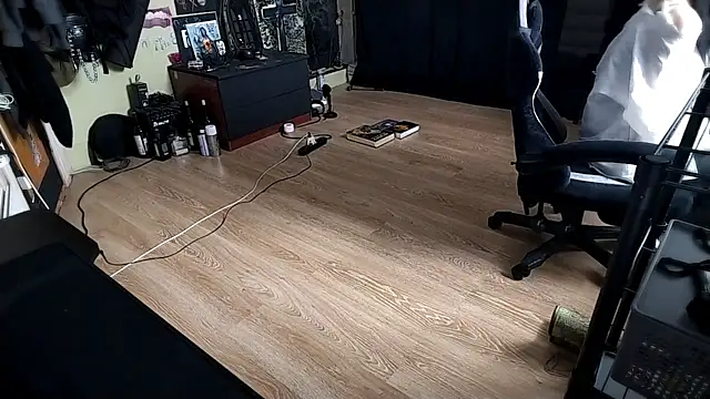 Snapshot of Shempert_ghot chatting on February 19, 2026, 11:06 am Shempert ghot online show from February 19, 2026, 11:06 am