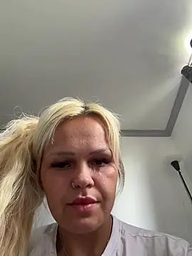 Snapshot of BlondeMilfXo chatting on May 14, 2026, 10:22 am BlondeMilfXo online show from May 14, 2026, 10:22 am