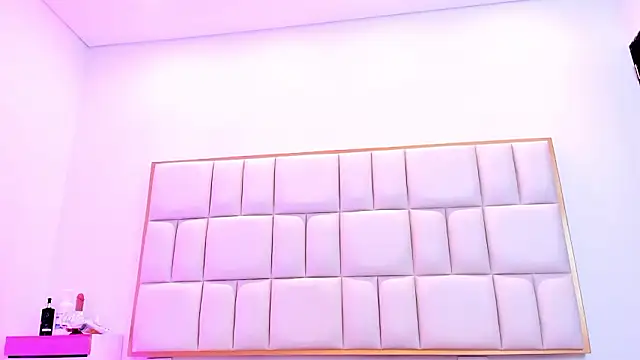 Snapshot of Violetta-foxx chatting on March 4, 2026, 7:42 pm Violetta-foxx online show from March 4, 2026, 7:42 pm