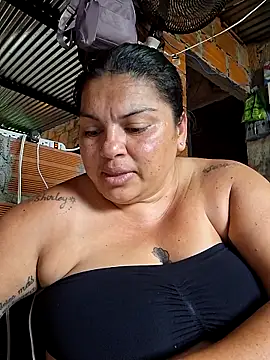 Juli Powl online show from April 18, 2026, 7:07 pm