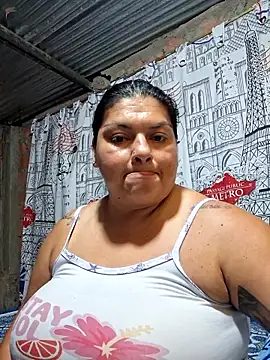 Snapshot of Juli_Powl chatting on June 21, 2026, 1:52 am Juli Powl online show from June 21, 2026, 1:52 am