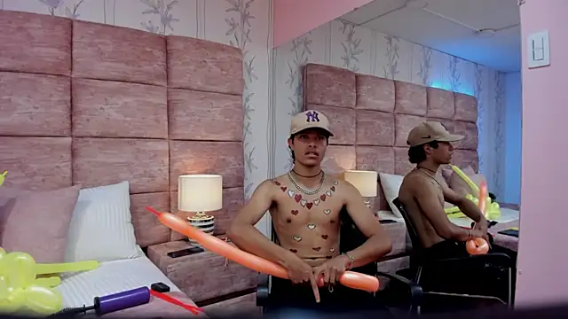 Snapshot of Escanor_Hot chatting on February 14, 2026, 8:38 pm Escanor Hot online show from February 14, 2026, 8:38 pm