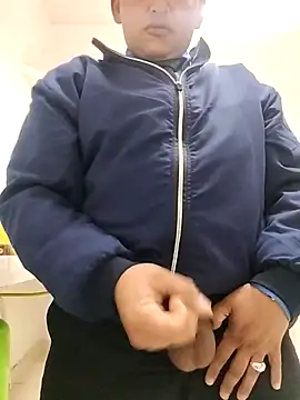 Hachi28 online show from April 21, 2026, 2:04 am