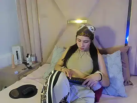 Snapshot of ElaSalvatorehh chatting on April 7, 2026, 1:11 pm ElaSalvatorehh online show from April 7, 2026, 1:11 pm