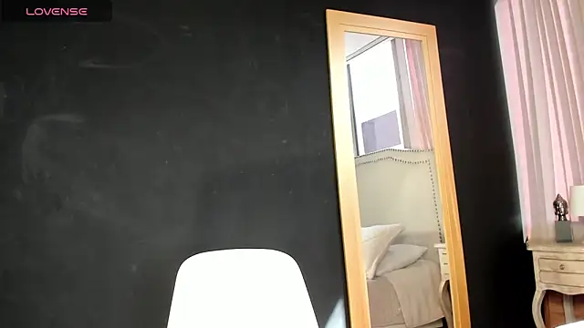 madii lenon online show from March 14, 2026, 8:36 pm