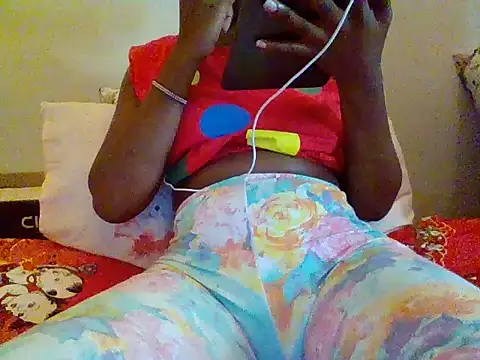 Snapshot of Lunateddy chatting on February 25, 2026, 7:34 pm Lunateddy online show from February 25, 2026, 7:34 pm