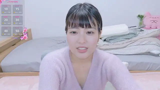 Somi-chan online show from April 9, 2026, 8:09 am
