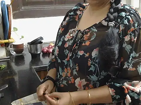 Hot Sonniyaa online show from February 20, 2026, 8:38 am