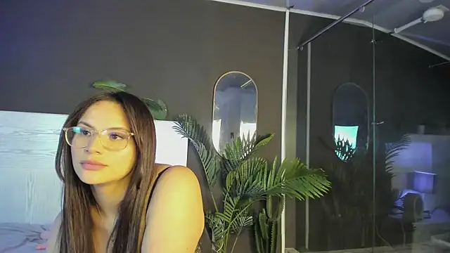 Snapshot of Mia_noiir chatting on May 6, 2026, 4:08 am Mia noiir online show from May 6, 2026, 4:08 am