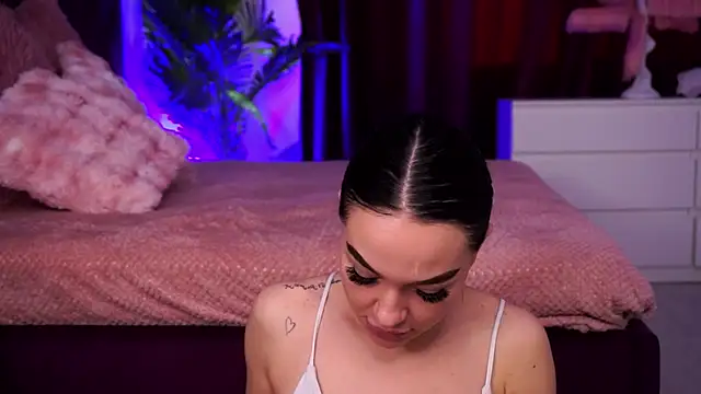 SashaLorrenz online show from April 17, 2026, 4:48 am