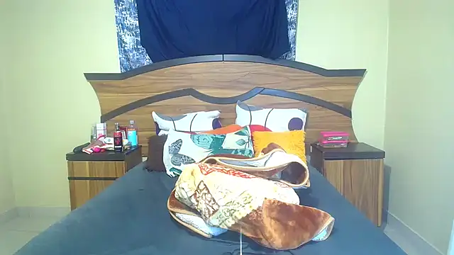 Queenxxxjesy online show from April 18, 2026, 7:51 pm