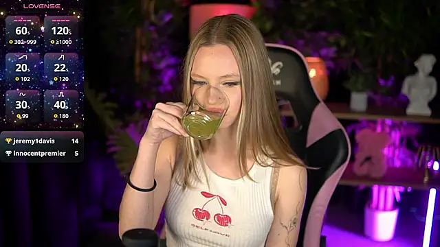 Snapshot of SweetDaisy_me chatting on February 28, 2026, 8:04 am SweetDaisy me online show from February 28, 2026, 8:04 am