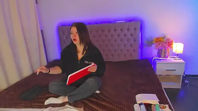 AmandaHoppe online show from April 21, 2026, 4:41 am