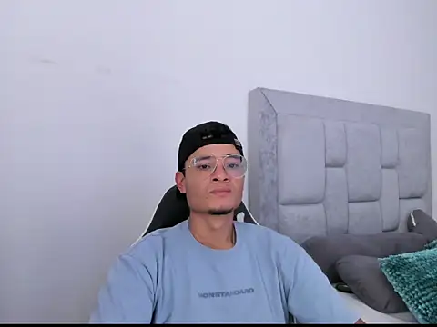 Snapshot of FredericSloan chatting on March 4, 2026, 6:36 pm FredericSloan online show from March 4, 2026, 6:36 pm