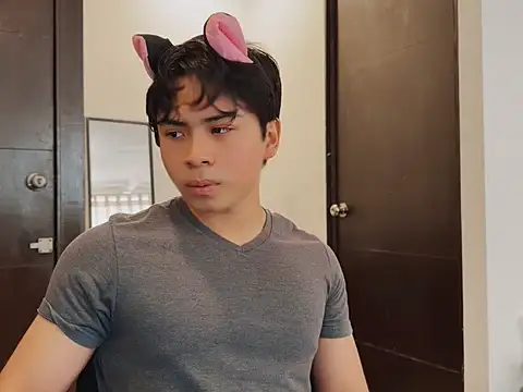 Snapshot of BentoBoxxx chatting on March 4, 2026, 5:52 pm BentoBoxxx online show from March 4, 2026, 5:52 pm