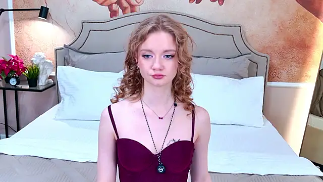 ElfieWhite online show from March 18, 2026, 3:15 pm