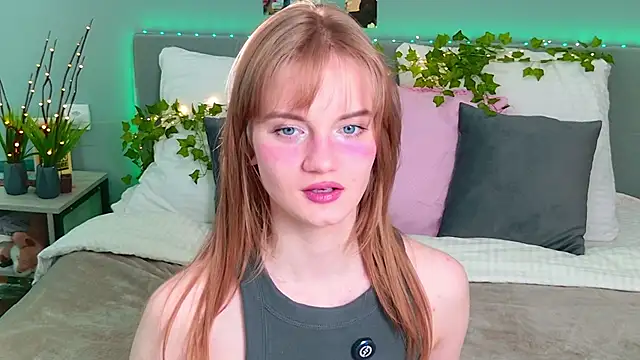 ElfieWhite online show from June 19, 2026, 4:55 pm