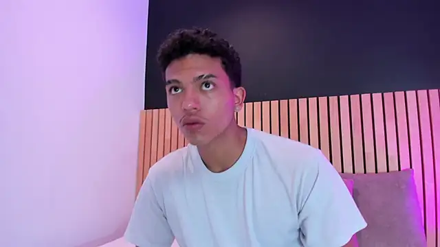 jhoystrong  online show from March 4, 2026, 7:31 pm