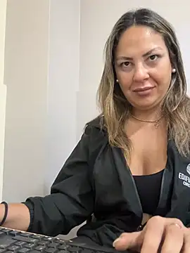 leona-david online show from August 5, 2026, 1:36 pm