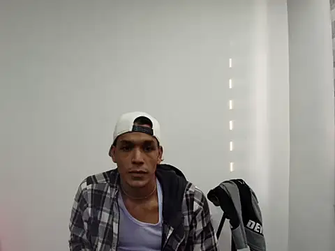 DollsKiara online show from April 18, 2026, 10:21 pm