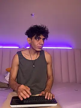 abrilandjulian online show from March 26, 2026, 11:49 am