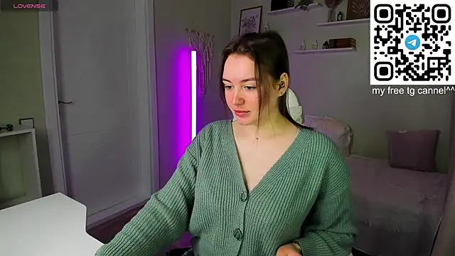 Snapshot of Laura_CollinsS chatting on May 29, 2026, 12:30 am Laura CollinsS online show from May 29, 2026, 12:30 am