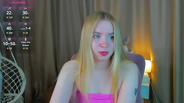 Snapshot of Linda__Bloom chatting on June 15, 2026, 12:35 am Linda Bloom online show from June 15, 2026, 12:35 am