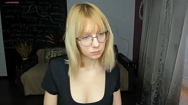 CandicaHoney online show from March 4, 2026, 12:44 pm