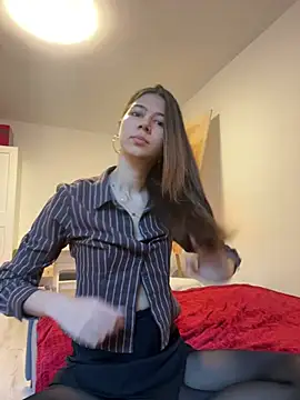 KiraVixenSweet online show from February 18, 2026, 3:08 pm