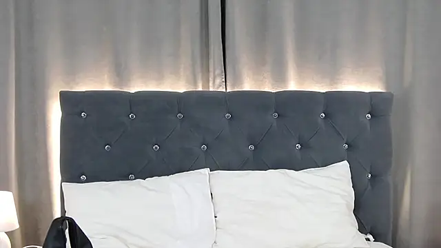 VikkyVonn online show from May 28, 2026, 11:07 am