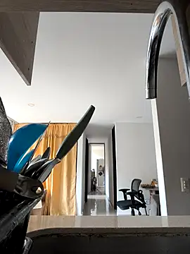 violet-grey online show from April 15, 2026, 2:24 pm