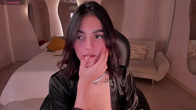 CarolineEvans x online show from April 11, 2026, 7:45 am