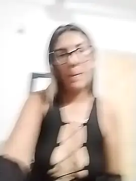 Silreinadorada online show from April 18, 2026, 1:53 am