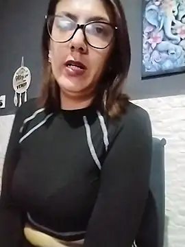 Snapshot of Silreinadorada chatting on August 7, 2026, 12:07 pm Silreinadorada online show from August 7, 2026, 12:07 pm
