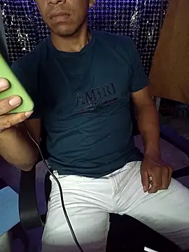 Snapshot of yisusalejo chatting on February 28, 2026, 3:29 am yisusalejo online show from February 28, 2026, 3:29 am