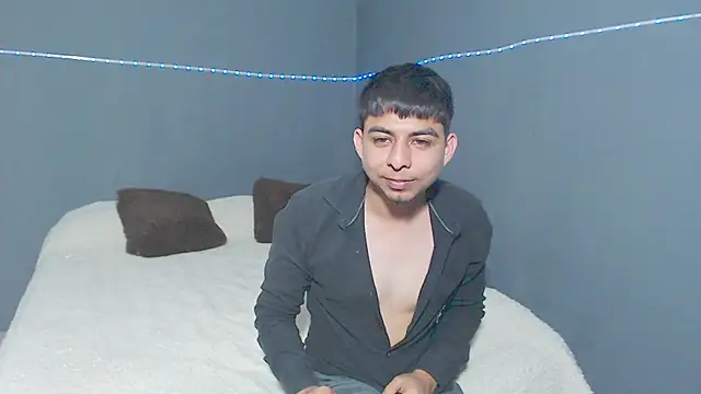 Snapshot of polloCol4U chatting on February 28, 2026, 10:33 pm polloCol4U online show from February 28, 2026, 10:33 pm