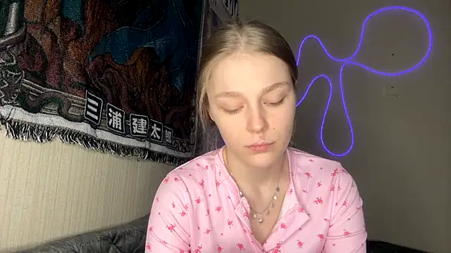 CassandraMur online show from March 5, 2026, 7:32 pm