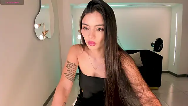 JulietteMoreau online show from March 1, 2026, 5:04 pm