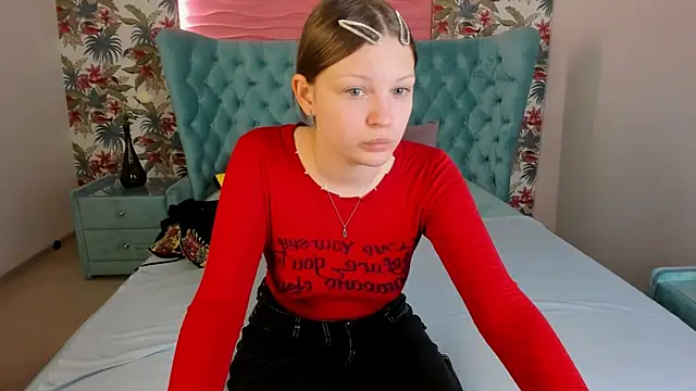 Snapshot of LauraBev chatting on February 19, 2026, 12:34 pm LauraBev online show from February 19, 2026, 12:34 pm